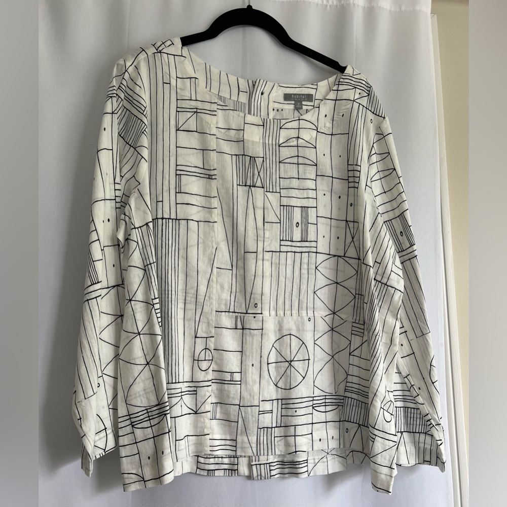 Tunic Top, gently worn, graphic print, linen/cotton.  Button detail on back.